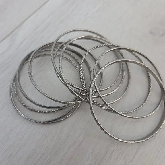 13 Bangles Bracelet Lot - Silver Smooth Patterns Studs Variety Womens - Picture 6 of 6
